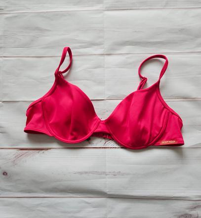 Pekná plavková podprsenka, 85b