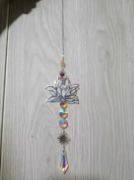 Lapač slnečných lúčov lotos - strieborný, 