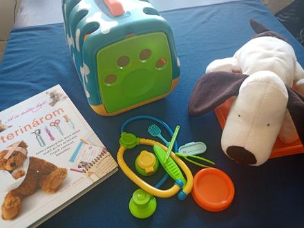 Veterinárna ambulancia. kniha, psík, box, 
