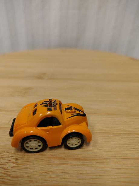 Mini autíčko so zotrvačníkom, oranžový chrobák, 