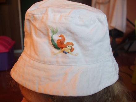Klobúčik na 2 až 4 roky, disney,80