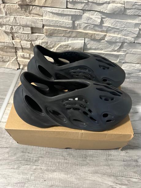 Originál yeezy foam runner, 43