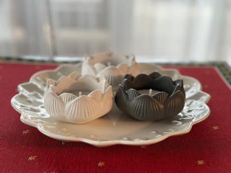 Svietnik v tvare lotosového kvetu,