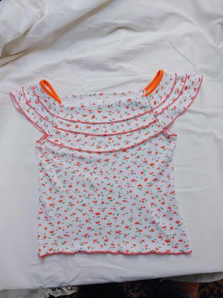 Rôzne dievčenské tričká, 134