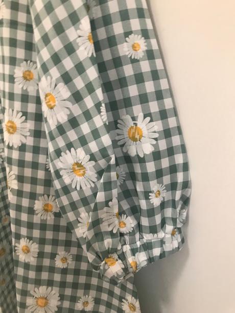 Nádherné šaty s margarétkami, 40