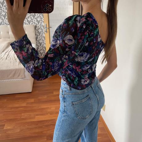Asymetrická kvetinová blúzka, pull&bear,s