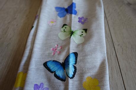 Kraťasy trištvrťové s motýľami, h&m,140