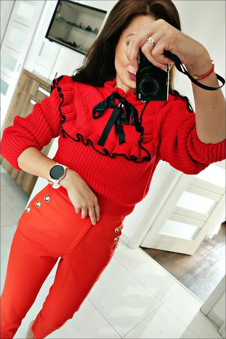 Červený svetrík, s