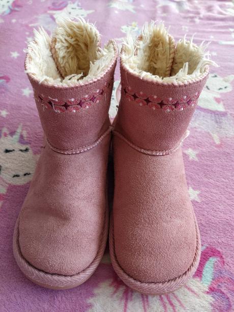 Prechodné čižmičky, 33