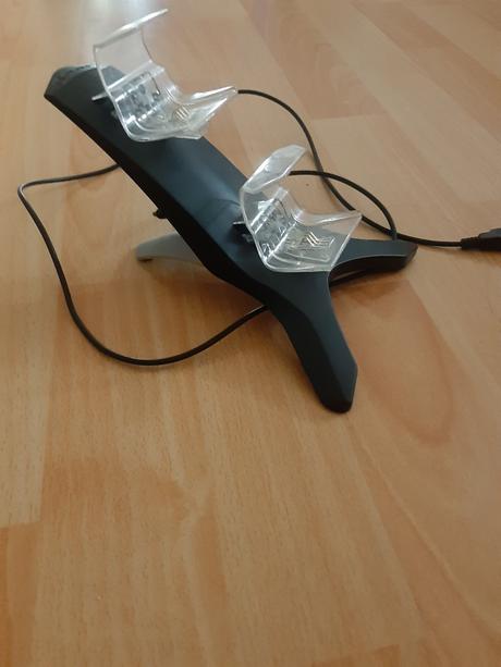 Nabíjačka stojan na ovladač, 