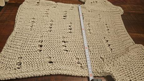 Béžový dierkovaný sveter, s