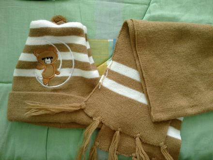 Hnedá čiapka + šál, 80