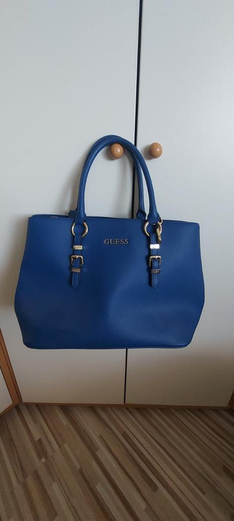 Kabelka guess, guess