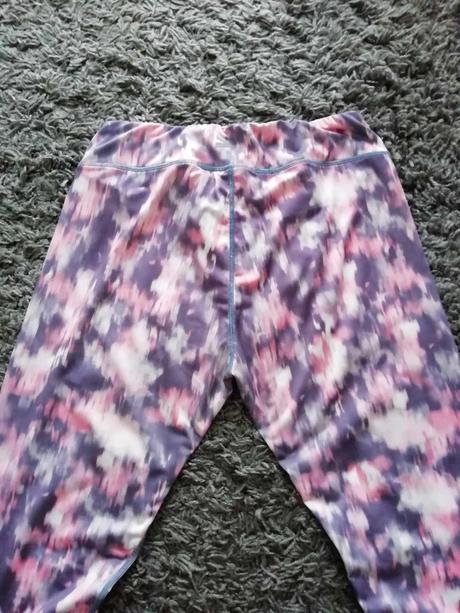 Športové legíny, l