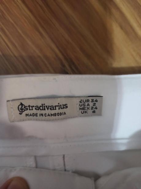Biele nohavice nenosené, stradivarius,34
