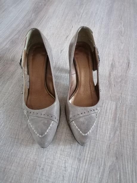 Pohodlné lodicky, 37