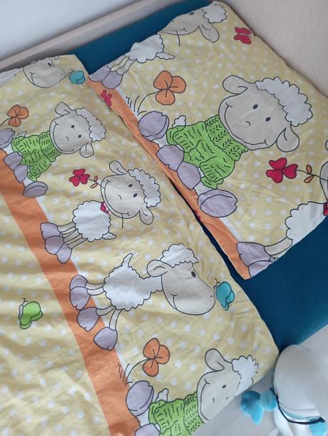 Obliečky s perinami aj vankúšikmi, 