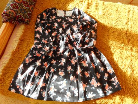 Dievčenské šaty s kvetinkami, 134