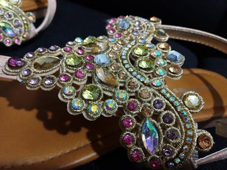 Sandálky s ozdobnými kamienkami, 36