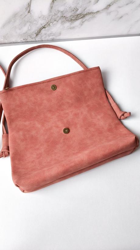 Pupa kabelka ružová, 