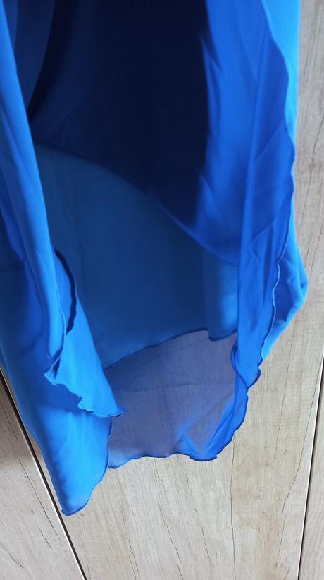 Asymetrické spoločenské šaty, m