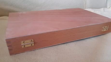 Predám drevený kufrík na maĺovacie potreby., 
