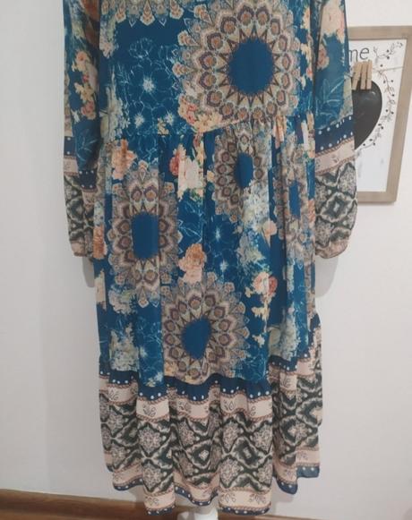 Vzorované šaty, m / s