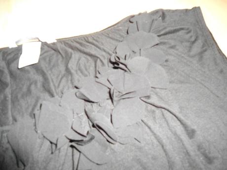Cierne tricko s kvietkami, h&m,s