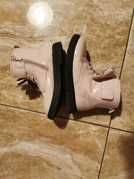 Lakované topánky, 33