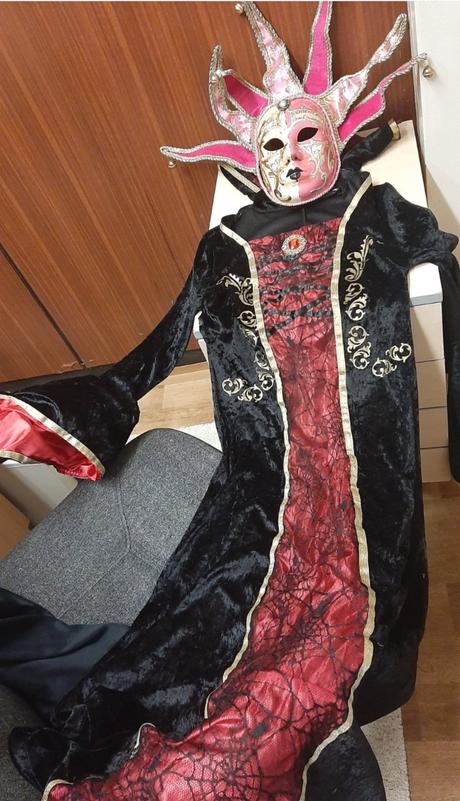 Šaty pre kráľovnú alebo čarodejnicku, 