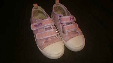 Jednoduché tenisky, 27