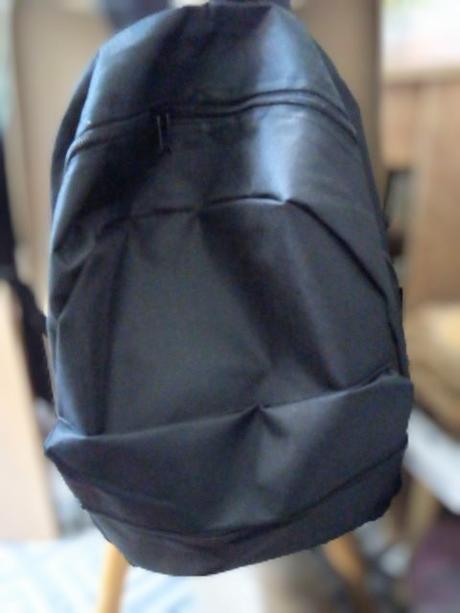 Priestranný pevný ruksak unisex,