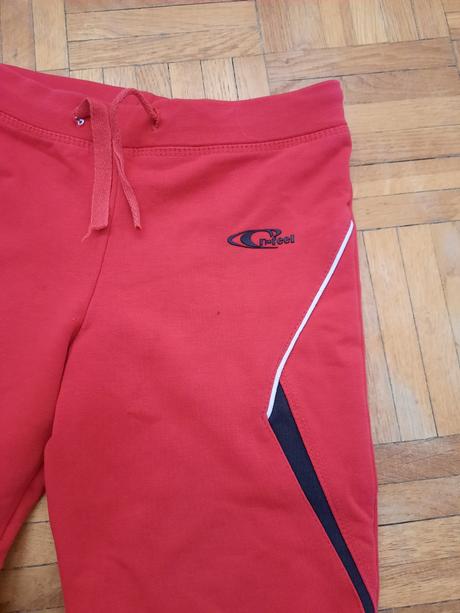 Dievčenské tepláky, 98