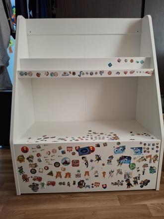 Kniznica bergig ikea,