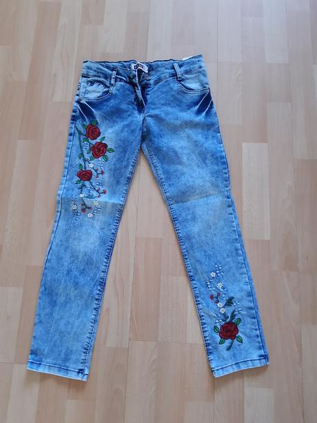 Vyšívané džínsy, xs