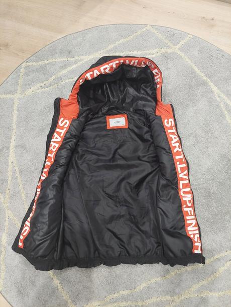 Top vesta 1x oblecena, reserved,140