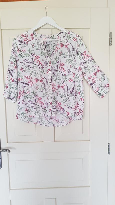 Kvetinková blúzka, 42