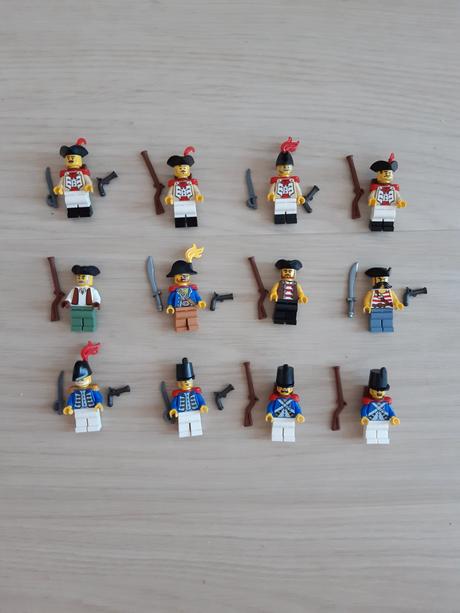 Predám lego mix nových vojakov a pirátov,