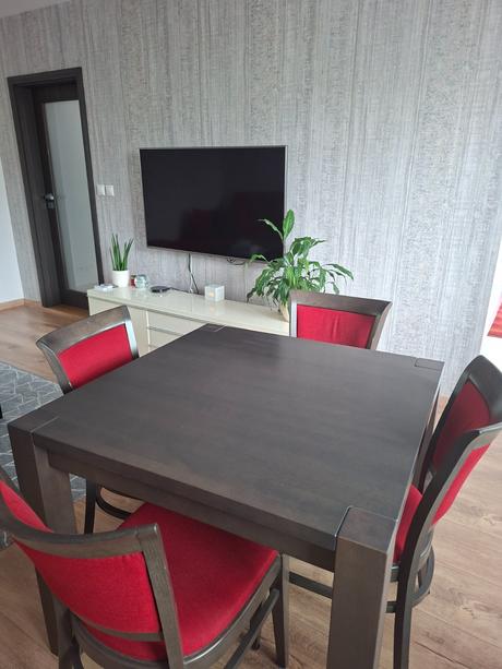 Jedálenský stôl + stoličky, 