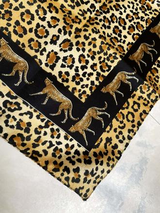 Šatka so zvieracím motívom, l