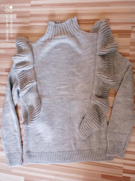Sveter s volanmi, 