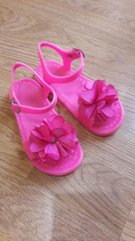 Sandálky, 25