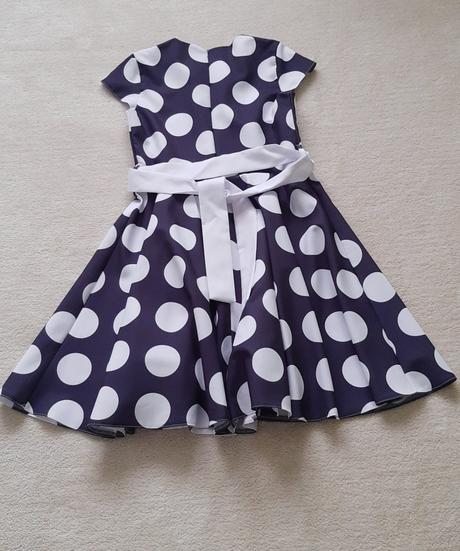 Šaty bodkované, 152