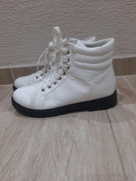 Kotníkové topánky, 40