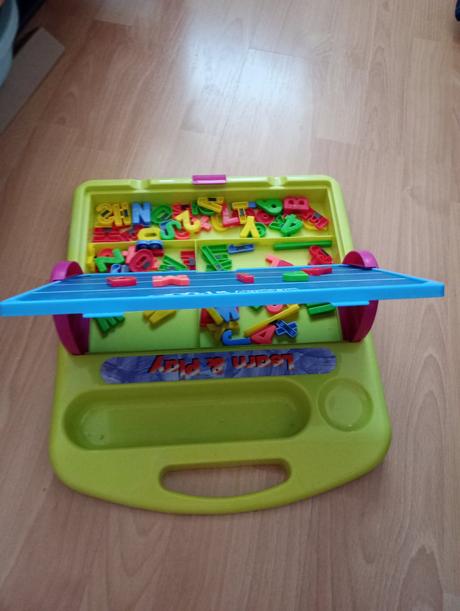 Magnetická tabuľa s pismenkami a číslice, 