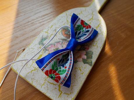 Folklórny motýlik  / 4 cm x 8 cm /, 