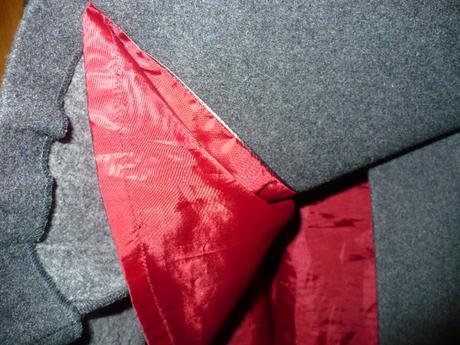 Tmavo sivý kabát, george,l