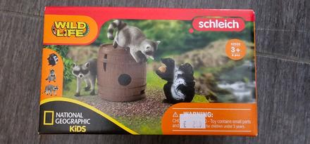 Schleich lesné zvieratká hľadajú oriešok, 