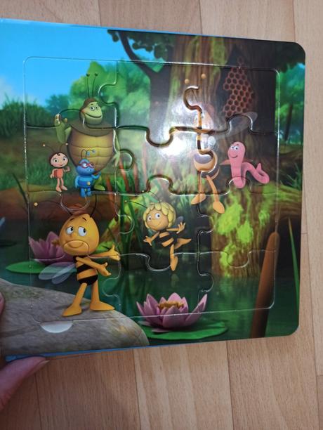 Kniha s puzzle včielka mája,