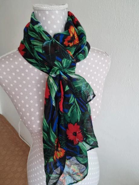 Farebný šál-šatka, 